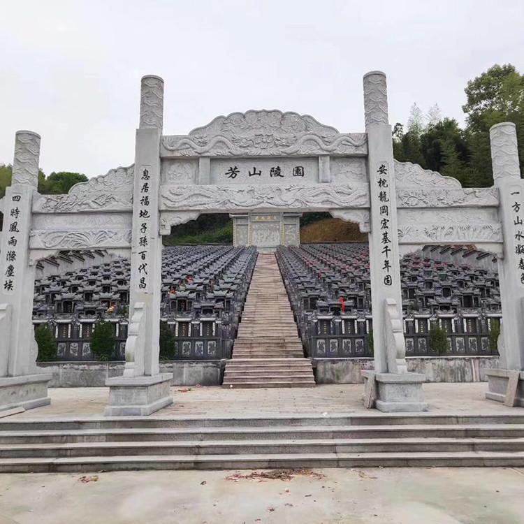 厂家定制花岗岩石牌坊寺庙景区大理石三门石雕牌楼新农村路口牌坊